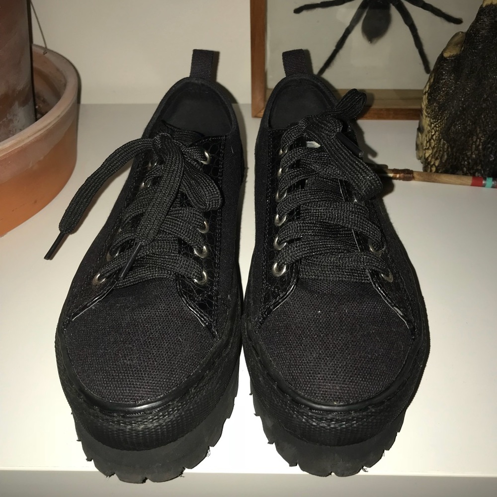 Sixty seven flatform creeper style size 6!